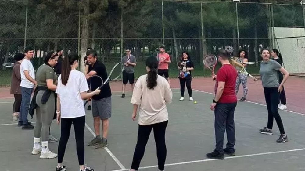 Gaziantep Üniversitesi’nde ücretsiz kort tenisi kursu açıldı